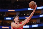 B体育中国官网-谢泼德本场砍至少15+5+10+5+2 NBA历史二年级球员第四人&amp;比肩伯德