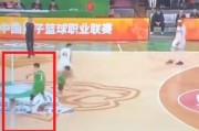 什么情况？辽粤大战争议画面曝光 徐杰被撞倒 技术台人员竟鼓掌